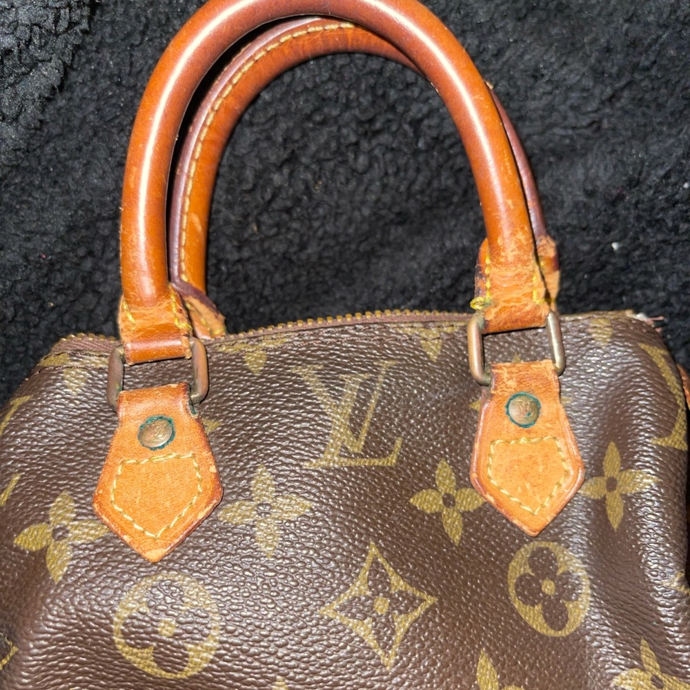 Authentic Louis Vuitton mini speedy bag - Picture 4 of 11